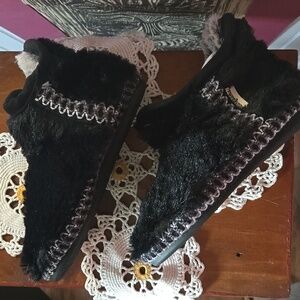 Dearfoams Kids Fuzzy Charlotte Bootie Slippers NWT